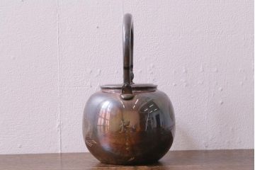 アンティーク雑貨　大正昭和初期　亀泉　芳春刻　銀瓶　465.5g(純銀在銘湯沸)(R-041608)