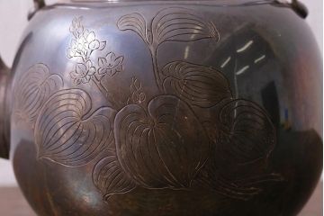 アンティーク雑貨　大正昭和初期　亀泉　芳春刻　銀瓶　465.5g(純銀在銘湯沸)(R-041608)