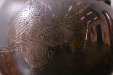 アンティーク雑貨　大正昭和初期　亀泉　芳春刻　銀瓶　465.5g(純銀在銘湯沸)(R-041608)