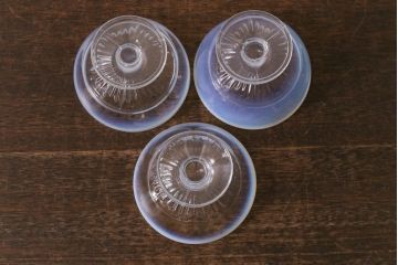 レトロ雑貨　昭和レトロ　コレクションにもぴったりなプレスガラスの乳白暈し氷コップ3個セット(プレスガラス)(R-041616)