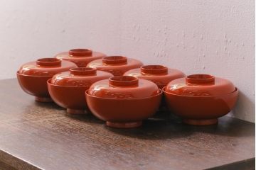 アンティーク雑貨　大正昭和初期　花蝶図　上がり藤　竹に雀　朱塗り　沈金蒔絵木製椀7客セット(お椀、漆器)(R-041620)