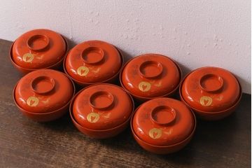 アンティーク雑貨　大正昭和初期　花蝶図　上がり藤　竹に雀　朱塗り　沈金蒔絵木製椀7客セット(お椀、漆器)(R-041620)