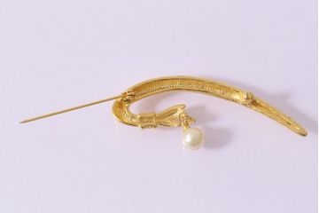 ヴィンテージ雑貨　昭和期　ハンドモチーフがエレガントなブローチ(アクセサリー、ビンテージ)(R-041621)