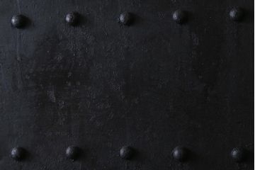 アンティーク建具　和製アンティーク　鋲付き　鉄板付き　特大　重厚で味わい深い鉄製蔵戸(鉄扉、引き戸、玄関戸)(R-041625)