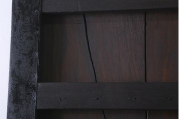 アンティーク建具　和製アンティーク　鋲付き　鉄板付き　特大　重厚で味わい深い鉄製蔵戸(鉄扉、引き戸、玄関戸)(R-041625)