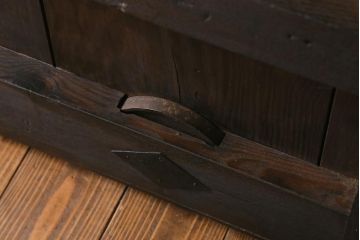 アンティーク建具　和製アンティーク　鋲付き　鉄板付き　特大　重厚で味わい深い鉄製蔵戸(鉄扉、引き戸、玄関戸)(R-041625)