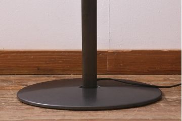 ヴィンテージ照明　イタリア　Artemide(アルテミデ)・Tebe(テベ)　シンプルモダンなスタンドライト(フロアライト、スタンドライト、ビンテージ)(R-041632)