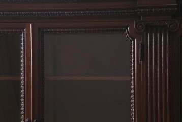 アンティーク家具　フランスアンティーク　マホガニー材　芸術作品のような彫刻が見事な飾り棚(食器棚、カップボード、収納棚)(R-041633)
