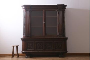 アンティーク家具　フランスアンティーク　マホガニー材　芸術作品のような彫刻が見事な飾り棚(食器棚、カップボード、収納棚)(R-041633)