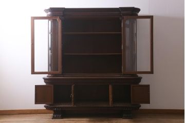 アンティーク家具　フランスアンティーク　マホガニー材　芸術作品のような彫刻が見事な飾り棚(食器棚、カップボード、収納棚)(R-041633)