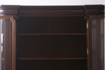 アンティーク家具　フランスアンティーク　マホガニー材　芸術作品のような彫刻が見事な飾り棚(食器棚、カップボード、収納棚)(R-041633)