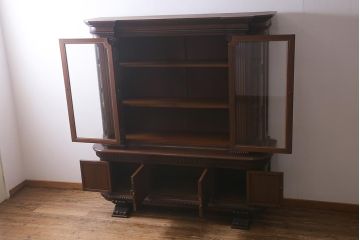 アンティーク家具　フランスアンティーク　マホガニー材　芸術作品のような彫刻が見事な飾り棚(食器棚、カップボード、収納棚)(R-041633)