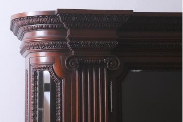 アンティーク家具　フランスアンティーク　マホガニー材　芸術作品のような彫刻が見事な飾り棚(食器棚、カップボード、収納棚)(R-041633)