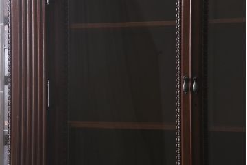 アンティーク家具　フランスアンティーク　マホガニー材　芸術作品のような彫刻が見事な飾り棚(食器棚、カップボード、収納棚)(R-041633)