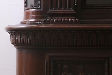 アンティーク家具　フランスアンティーク　マホガニー材　芸術作品のような彫刻が見事な飾り棚(食器棚、カップボード、収納棚)(R-041633)