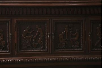 アンティーク家具　フランスアンティーク　マホガニー材　芸術作品のような彫刻が見事な飾り棚(食器棚、カップボード、収納棚)(R-041633)