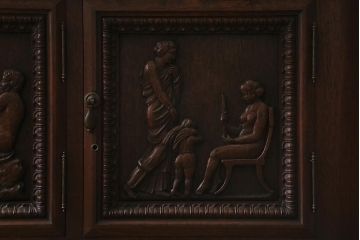 アンティーク家具　フランスアンティーク　マホガニー材　芸術作品のような彫刻が見事な飾り棚(食器棚、カップボード、収納棚)(R-041633)