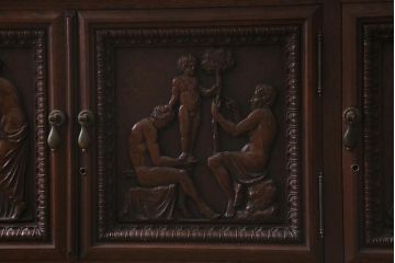 アンティーク家具　フランスアンティーク　マホガニー材　芸術作品のような彫刻が見事な飾り棚(食器棚、カップボード、収納棚)(R-041633)