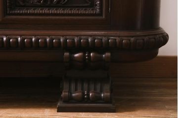 アンティーク家具　フランスアンティーク　マホガニー材　芸術作品のような彫刻が見事な飾り棚(食器棚、カップボード、収納棚)(R-041633)
