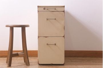 中古　OKAMURA(オカムラ)　キャスター付き　アンティーク風にリメイクしたペイントデスクワゴン(サイドチェスト)(R-041635)