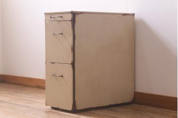 中古　OKAMURA(オカムラ)　キャスター付き　アンティーク風にリメイクしたペイントデスクワゴン(サイドチェスト)(R-041635)