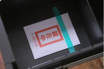 中古　OKAMURA(オカムラ)　キャスター付き　アンティーク風にリメイクしたペイントデスクワゴン(サイドチェスト)(R-041636)