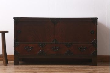 中古　伝統工芸　岩谷堂箪笥　天板リメイク・厚手栗無垢材　梅の花の引き手が上品なローボード(ローチェスト、戸棚、テレビボード、テレビ台)(R-041638)