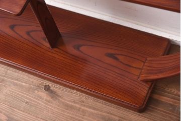 在庫未使用品　IDC大塚家具　松創　木地呂塗　総ケヤキ材　職人技が光る曲木の丸飾棚(飾り棚)(定価約108万円)(R-041639)