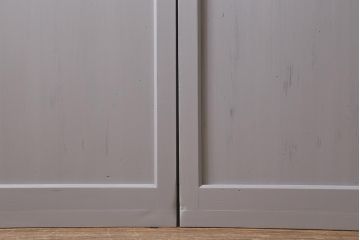 アンティーク建具　明治大正期　杉無垢材　グレーペイントのおしゃれな板戸2枚セット(引き戸、建具)(R-041646)