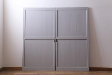 アンティーク建具　明治大正期　杉無垢材　グレーペイントのおしゃれな板戸2枚セット(引き戸、建具)(R-041646)