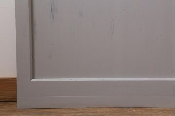アンティーク建具　明治大正期　杉無垢材　グレーペイントのおしゃれな板戸2枚セット(引き戸、建具)(R-041646)