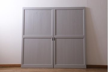 アンティーク建具　明治大正期　杉無垢材　グレーペイントのおしゃれな板戸2枚セット(引き戸、建具)(R-041646)
