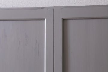 アンティーク建具　明治大正期　杉無垢材　グレーペイントのおしゃれな板戸2枚セット(引き戸、建具)(R-041646)