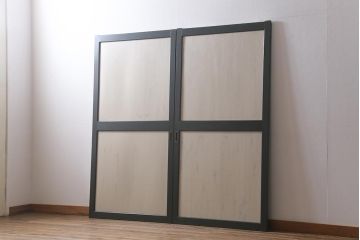 アンティーク建具　明治大正期　杉無垢材　ペイント　ツートンカラーのシックな板戸2枚セット(引き戸、建具)(R-041647)