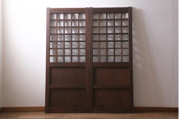 アンティーク建具　明治大正期　蔵戸リメイク　ケヤキ材　クリアガラス入り　和の風情漂う格子蔵戸2枚セット(引き戸、玄関戸)(R-041649)