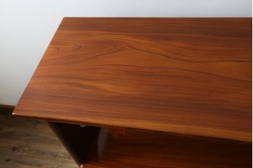 未使用展示品　中古　IDC大塚家具取り扱い　名門藤沢木工　黒田辰秋復刻作品　指物工芸家具　総欅(ケヤキ)材　漆塗り　美しい木目と品のある佇まいが魅力的な飾り棚(茶棚、戸棚、収納棚、サイドボード)(定価約250万円)(R-041650)