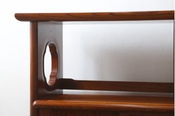 未使用展示品　中古　IDC大塚家具取り扱い　名門藤沢木工　黒田辰秋復刻作品　指物工芸家具　総欅(ケヤキ)材　漆塗り　美しい木目と品のある佇まいが魅力的な飾り棚(茶棚、戸棚、収納棚、サイドボード)(定価約250万円)(R-041650)