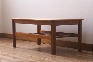 北欧ビンテージ　レトロなタイルトップが目を引くセンターテーブル(コーヒーテーブル、ローテーブル)(R-041653)