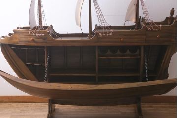 スペイン製　メイフラワー号　帆船型　自慢の一品になるワインキャビネット(ワインラック、オブジェ)(定価約100万円)(R-041654)