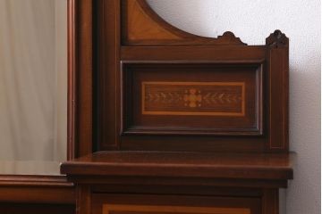 アンティーク家具　イギリスアンティーク　上手物!　マホガニー材　象嵌細工が優雅な印象を高めるドレッサー(鏡台、化粧台)(R-041655)