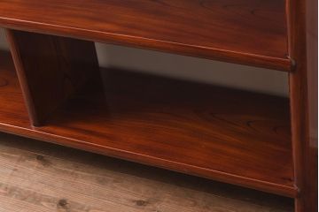 在庫未使用品　IDC大塚家具　松創　やすらぎ　ケヤキ材板目　木地呂塗り　三段飾棚(飾り棚)(定価約378万円)(R-041663)