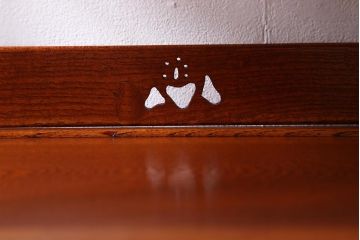 在庫未使用品　IDC大塚家具　漆器山富　漆塗り　総ケヤキ材の飾棚(飾り棚)(定価約176万円)(R-041665)