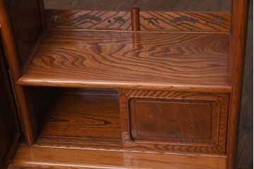在庫未使用品　IDC大塚家具　漆器山富　漆塗り　透かし入り　総ケヤキ無垢材　飾棚(飾り棚)(定価約216万円)(R-041667)