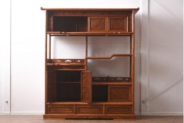在庫未使用品　IDC大塚家具　漆器山富　漆塗り　透かし入り　総ケヤキ無垢材　飾棚(飾り棚)(定価約216万円)(R-041667)