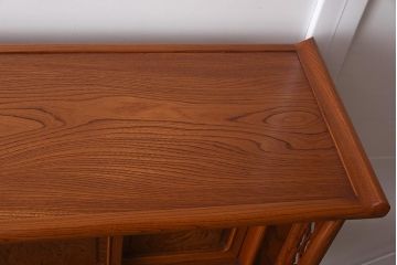 在庫未使用品　IDC大塚家具　漆器山富　漆塗り　透かし入り　総ケヤキ無垢材　飾棚(飾り棚)(定価約216万円)(R-041667)