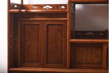 在庫未使用品　IDC大塚家具　漆器山富　漆塗り　透かし入り　総ケヤキ無垢材　飾棚(飾り棚)(定価約216万円)(R-041667)