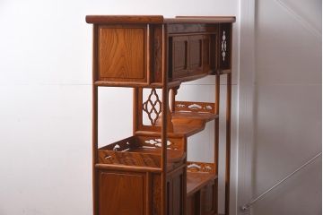 在庫未使用品　IDC大塚家具　漆器山富　漆塗り　透かし入り　総ケヤキ無垢材　飾棚(飾り棚)(定価約216万円)(R-041667)