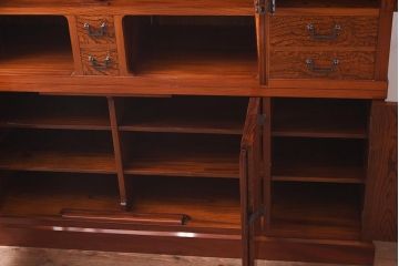 在庫未使用品　IDC大塚家具　松創　超極上品!!　七尺　総欅(ケヤキ)材漆塗り　大道具タンス(商店飾棚、キャビネット、壁面収納)(定価約1,800万円)(R-041669)