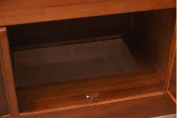 在庫未使用品　IDC大塚家具　松創　匠　総欅(ケヤキ)無垢材　漆塗り　道具タンス(収納棚、キャビネット)(定価約594万円)(R-041670)