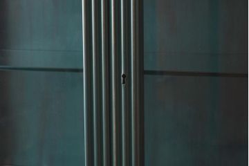 在庫未使用品　IDC大塚家具　バロッサバレンティ(VARO,S.A. VALENTI)　アルタミラ205901SP　ガラスキャビネット(飾り棚、陳列棚)(定価約72万円)(R-041681)